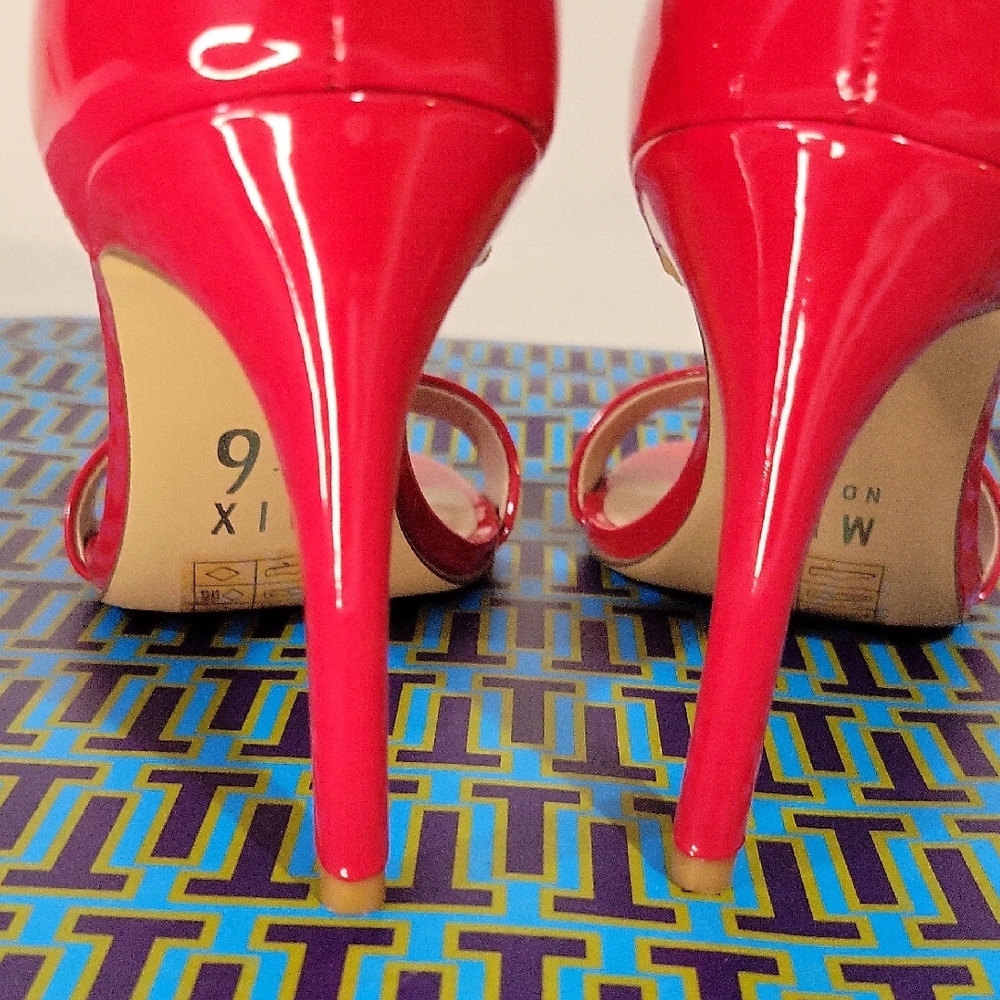 Scarlet Red Patent Leather High Heel Sandals- LIKE NEW Size 8.5 - Picture 12 of 16